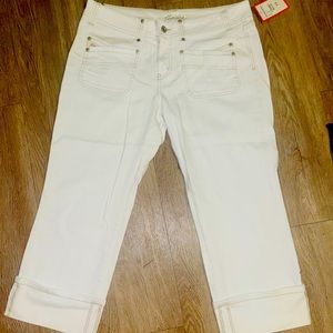 Womens whit capri cuffed jeans size 13/14 NWT
